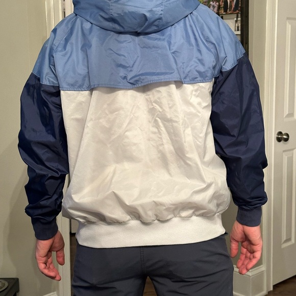 Nike Men's Two-Tone Windbreaker Jacket Like New Condition 💙🤍🩶 - Picture 5 of 7